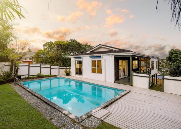  at 15 Ravenwood Drive, Forrest Hill, North Shore City, Auckland