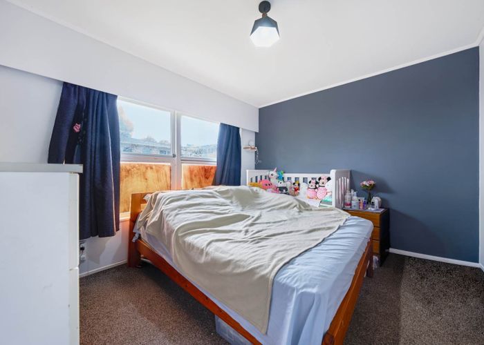  at 1/40 Cheval Drive, Totara Vale, North Shore City, Auckland