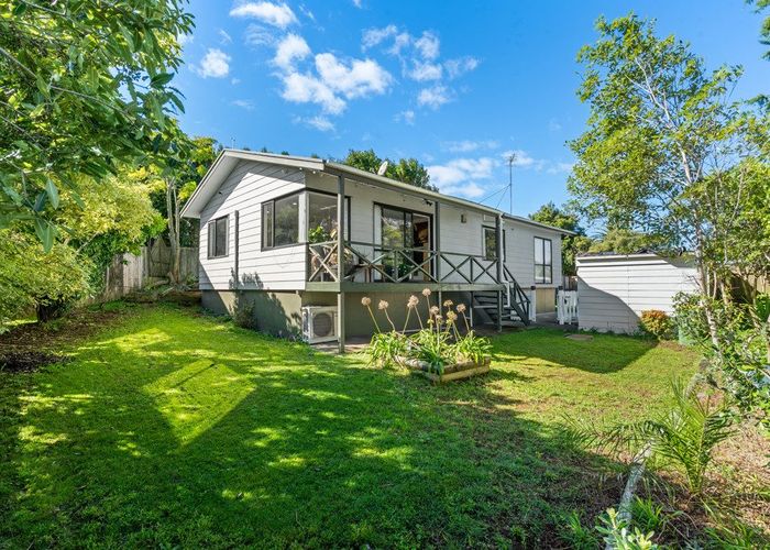  at 11 Peguero Place, Totara Heights, Manukau City, Auckland