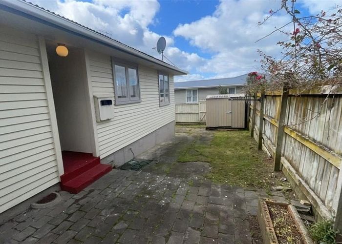  at 39 Vera Road, Te Atatu South, Waitakere City, Auckland