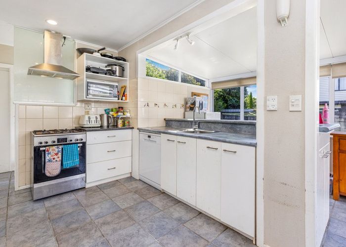  at 11 Clendon Place, Manurewa, Auckland