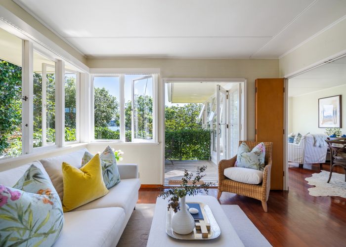  at 12 Kiwi Esplanade, Mangere Bridge, Auckland