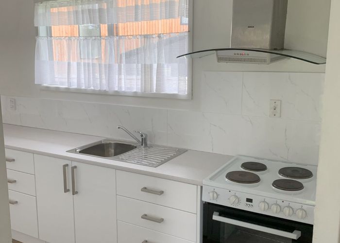  at 31 Fitzherbert Ave, West Harbour, Waitakere City, Auckland
