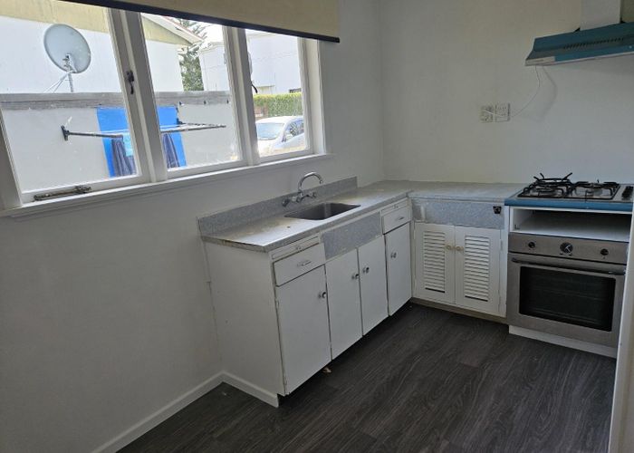  at 5 Lynwood Road, New Lynn, Waitakere City, Auckland