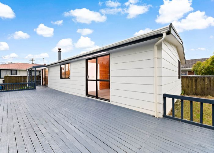  at 2/49 Larnoch Road, Henderson, Auckland