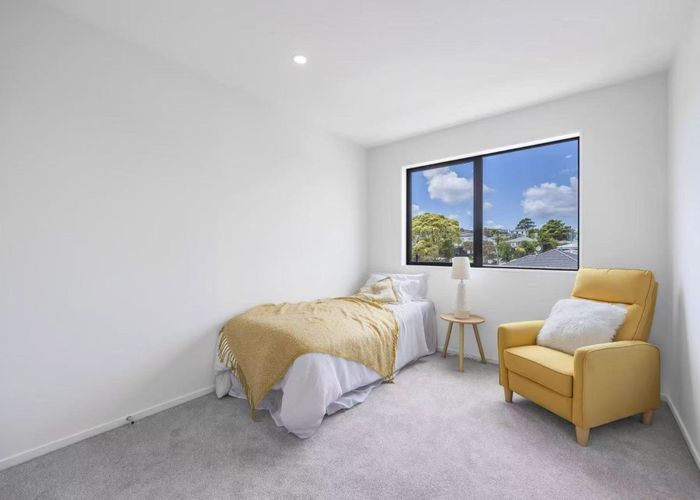  at 10b Robert Burke Place, Henderson, Waitakere City, Auckland