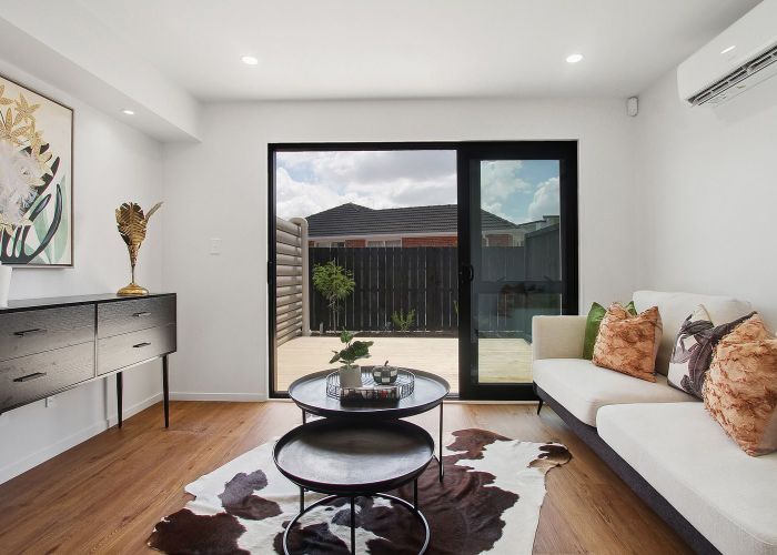  at 8 Daniel Avenue, Mangere East, Manukau City, Auckland