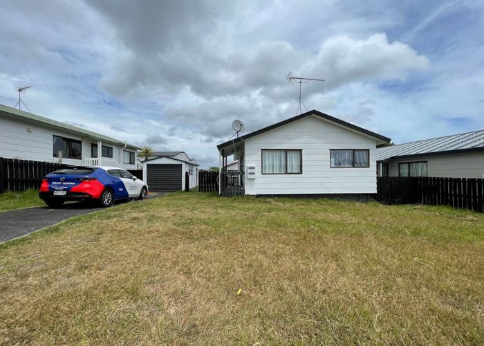  at 2/11 Foxlaw Street, Randwick Park, Manukau City, Auckland
