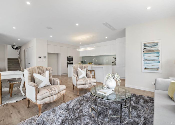  at 14 Para Close, Fairview Heights, Auckland