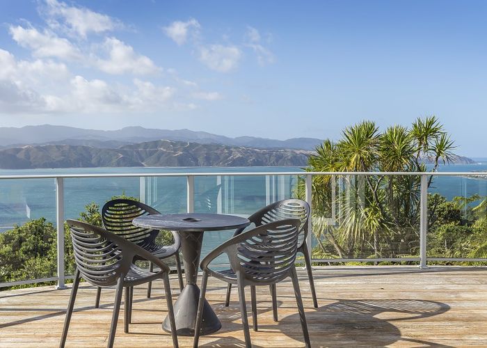  at 178 Nevay Road, Karaka Bays, Wellington