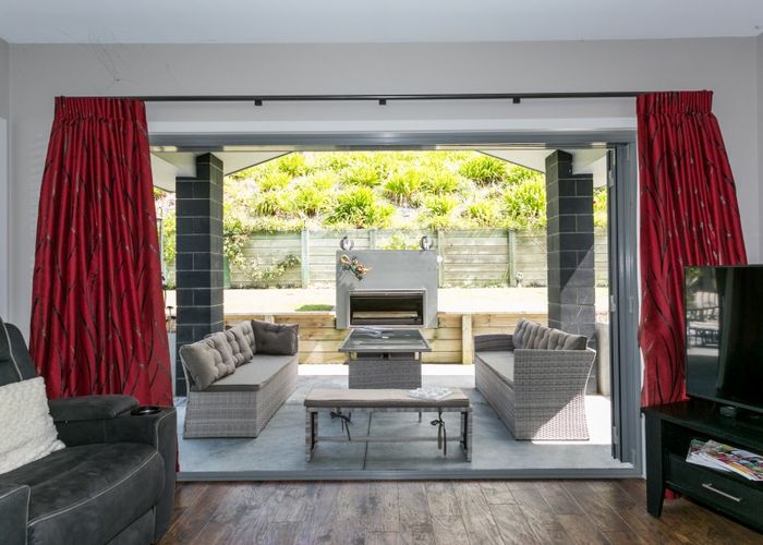  at 18 Oak Place, Poraiti, Napier