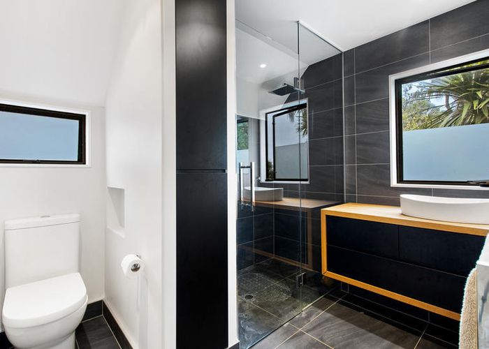  at 136 Mountain Road, Henderson Valley, Auckland