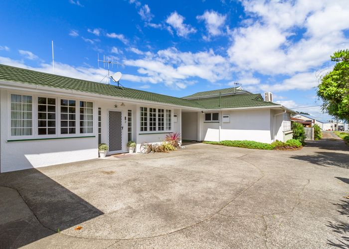  at 2/10A Meeanee Quay, Westshore, Napier