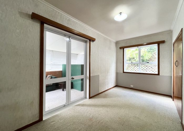  at 25 Kaipatiki Road, Glenfield, North Shore City, Auckland