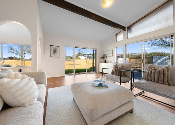  at 2/30 Whiteacres Drive, Sunnyhills, Manukau City, Auckland