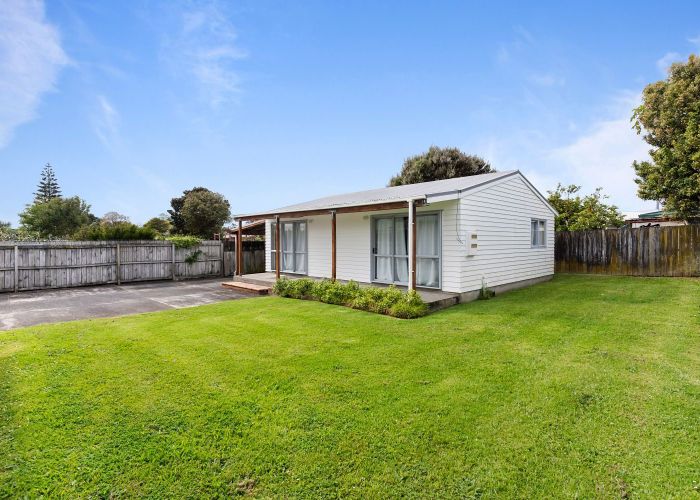  at 20A Stokes Avenue, Te Atatu Peninsula, Waitakere City, Auckland
