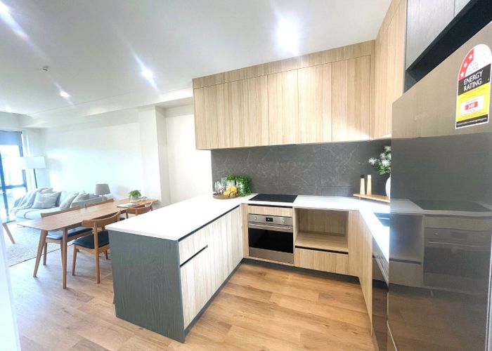  at 33 Parkwood Avenue, Westgate, Waitakere City, Auckland