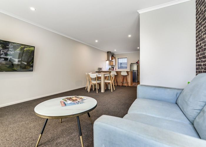  at 2/13 Palmerston Street, Hamilton Central, Hamilton