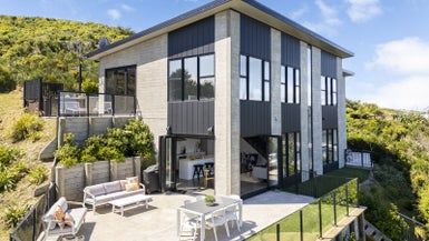  at 42 Grumman Lane, Newlands, Wellington
