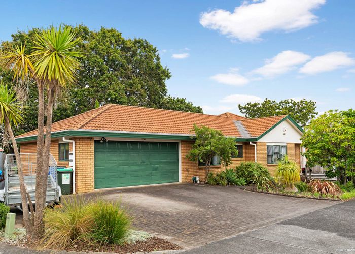  at 19 Lochend Place, Highland Park, Auckland