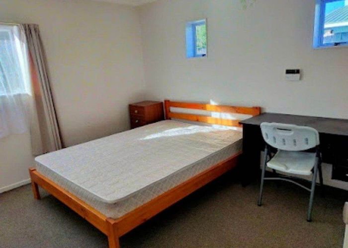  at 10A Holdaway Avenue, Northcote, North Shore City, Auckland