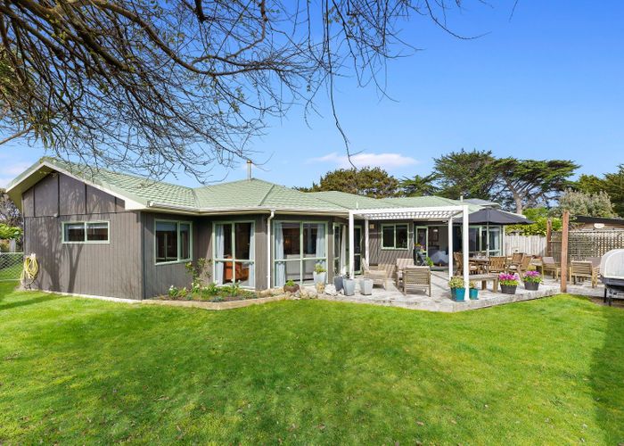  at 7 Caughley Place, Otaki Beach, Otaki
