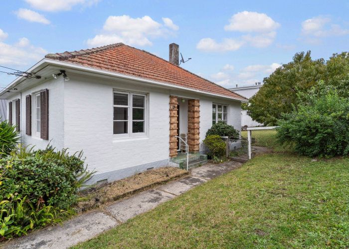  at 24 Bonnie Brae Road, Meadowbank, Auckland City, Auckland