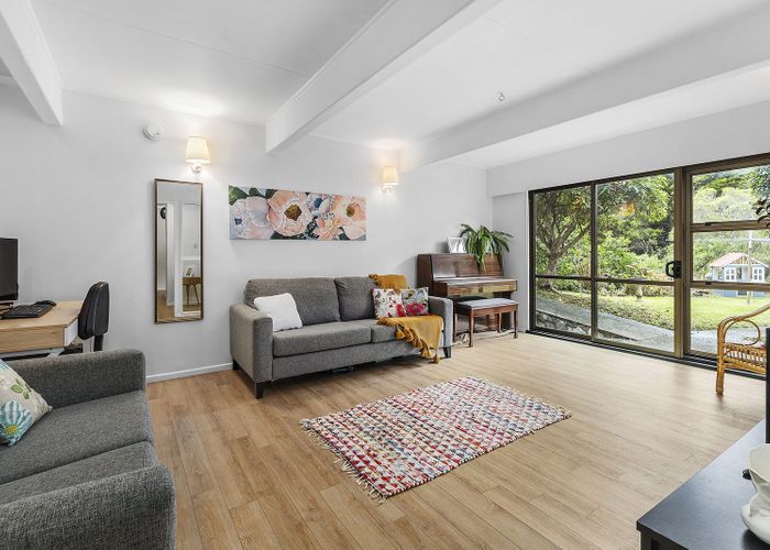  at 39 Lyndfield Lane, Newlands, Wellington