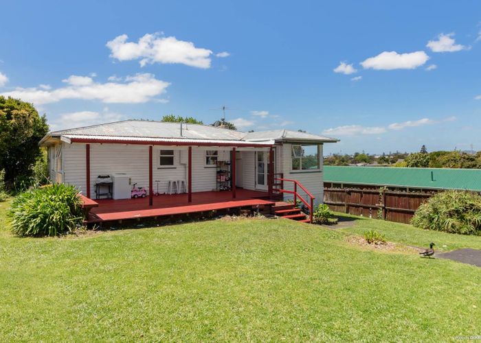  at 13 Tracey Terrace, Te Atatu South, Waitakere City, Auckland