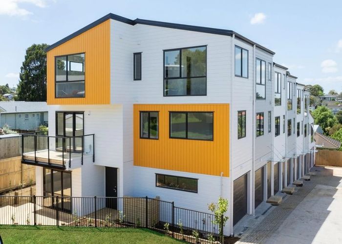  at 5/11 Kayle Glen, West Harbour, Auckland