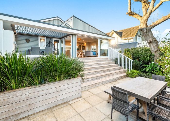  at 8 Highland Road, Mount Albert, Auckland