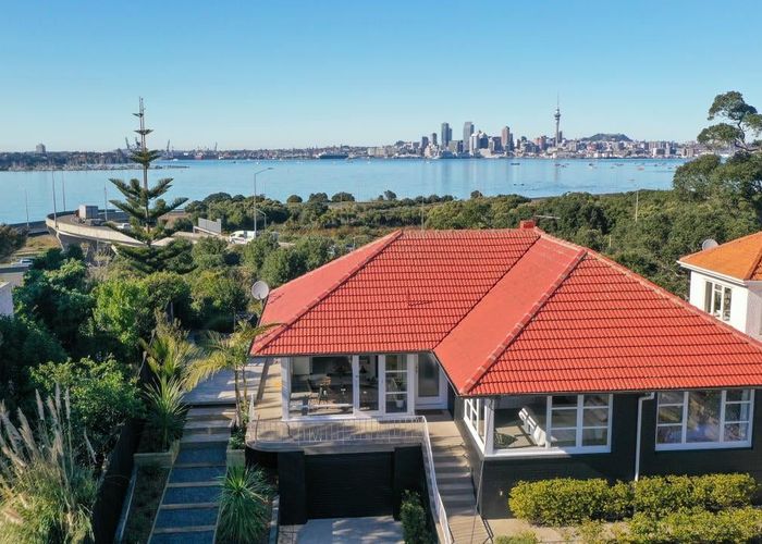  at 39 Sylvan Avenue, Northcote, North Shore City, Auckland
