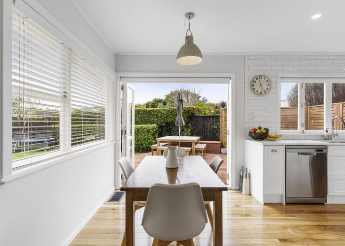  at 4 Clinton Avenue, Te Atatu Peninsula, Auckland