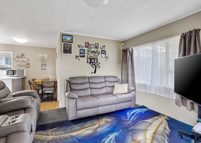  at 3 Huruhuru Road, Massey, Waitakere City, Auckland