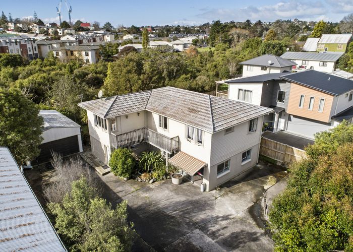 at 10 Woodglen Road, Glen Eden, Auckland