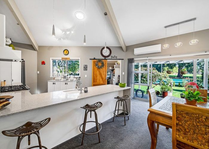  at 2 McKenzie Place, Waikuku Beach, Waikuku Beach