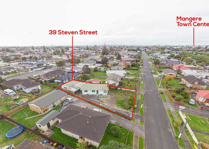  at 39 Steven Street, Mangere East, Auckland