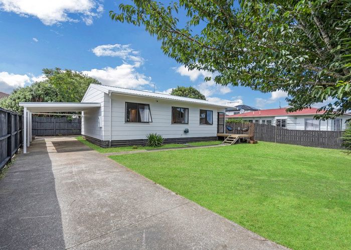  at 2/17 Kent Road, Manurewa, Manukau City, Auckland