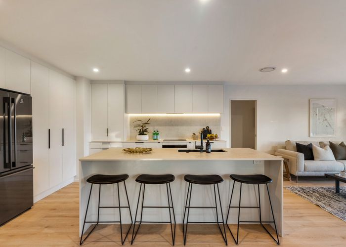  at 8 Wilmington Place, Forrest Hill, Auckland