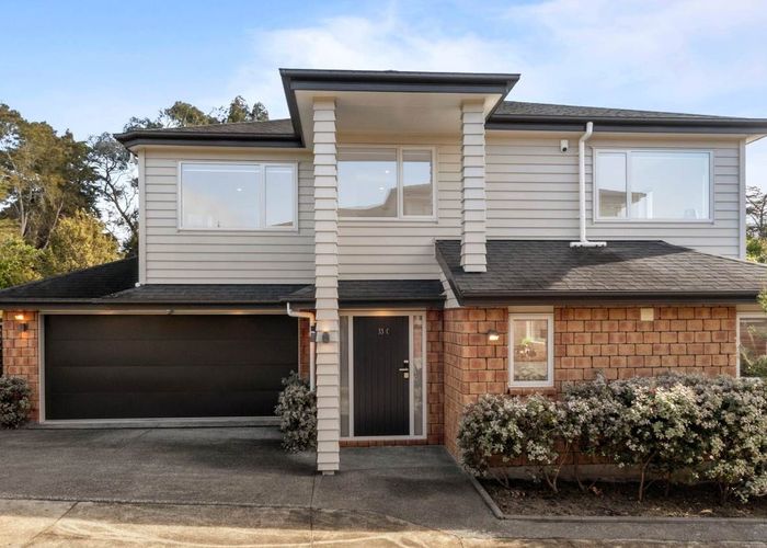  at 33C Cliff View Drive, Green Bay, Auckland
