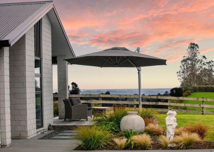  at 9 Betty May Drive, Pyes Pa, Tauranga