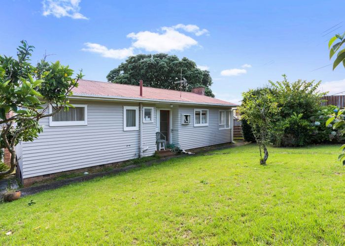  at 19 Sunnyfield Crescent, Glenfield, Auckland