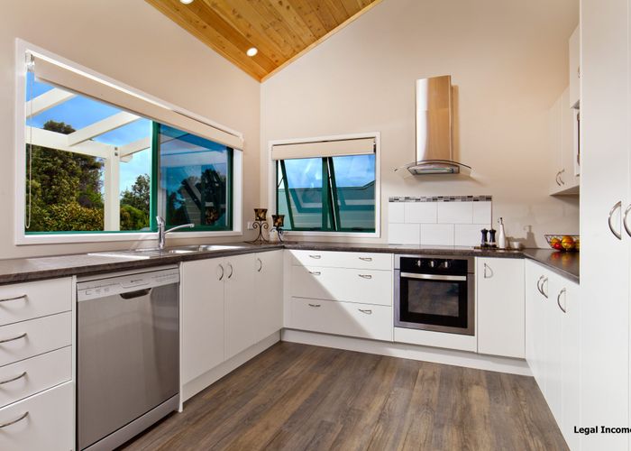  at 2 Waipuia Place, Greenhithe, Auckland