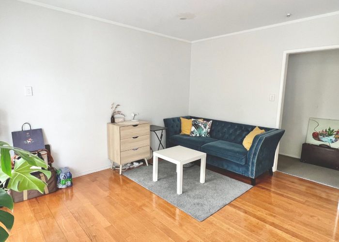  at 4/8 Tawera Road, Greenlane, Auckland City, Auckland