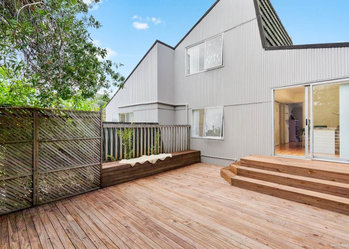  at 7 Honeysuckle Lane, Mairangi Bay, Auckland