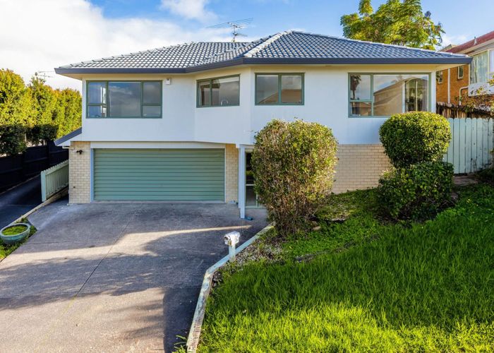  at 2/14 Kells Place, Botany Downs, Auckland