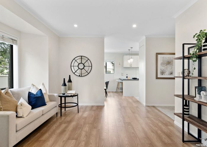  at 18 Hatfield Place, Albany Heights, Auckland