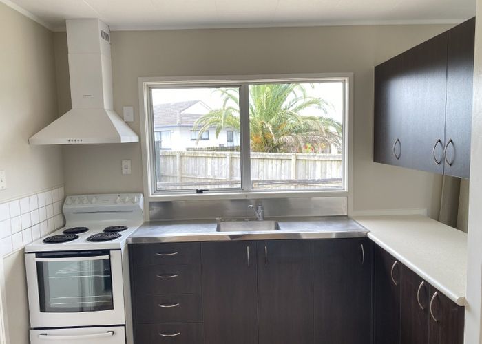  at 38 Silverstone Place, Henderson, Waitakere City, Auckland