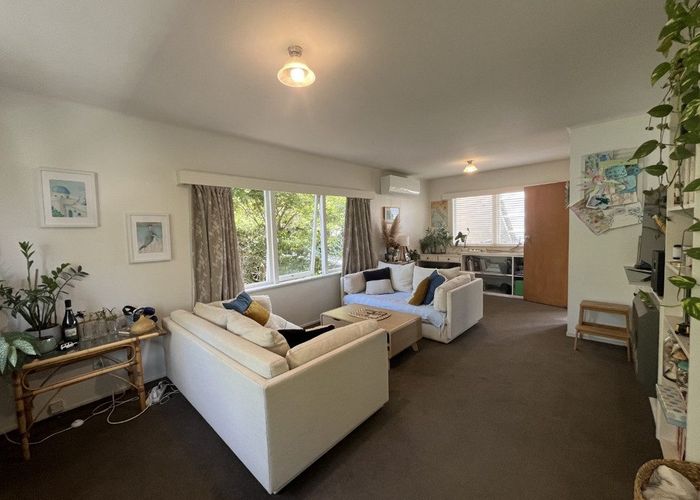  at 30 Martin Crescent (upstairs 4 bedrooms), Northcote, North Shore City, Auckland