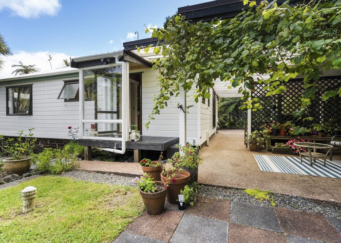  at 44 Turanga Road, Henderson Valley, Auckland